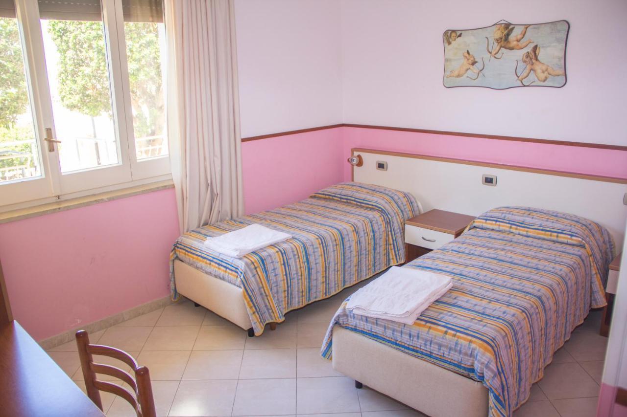 Double or Twin Room,724043605:JPEG